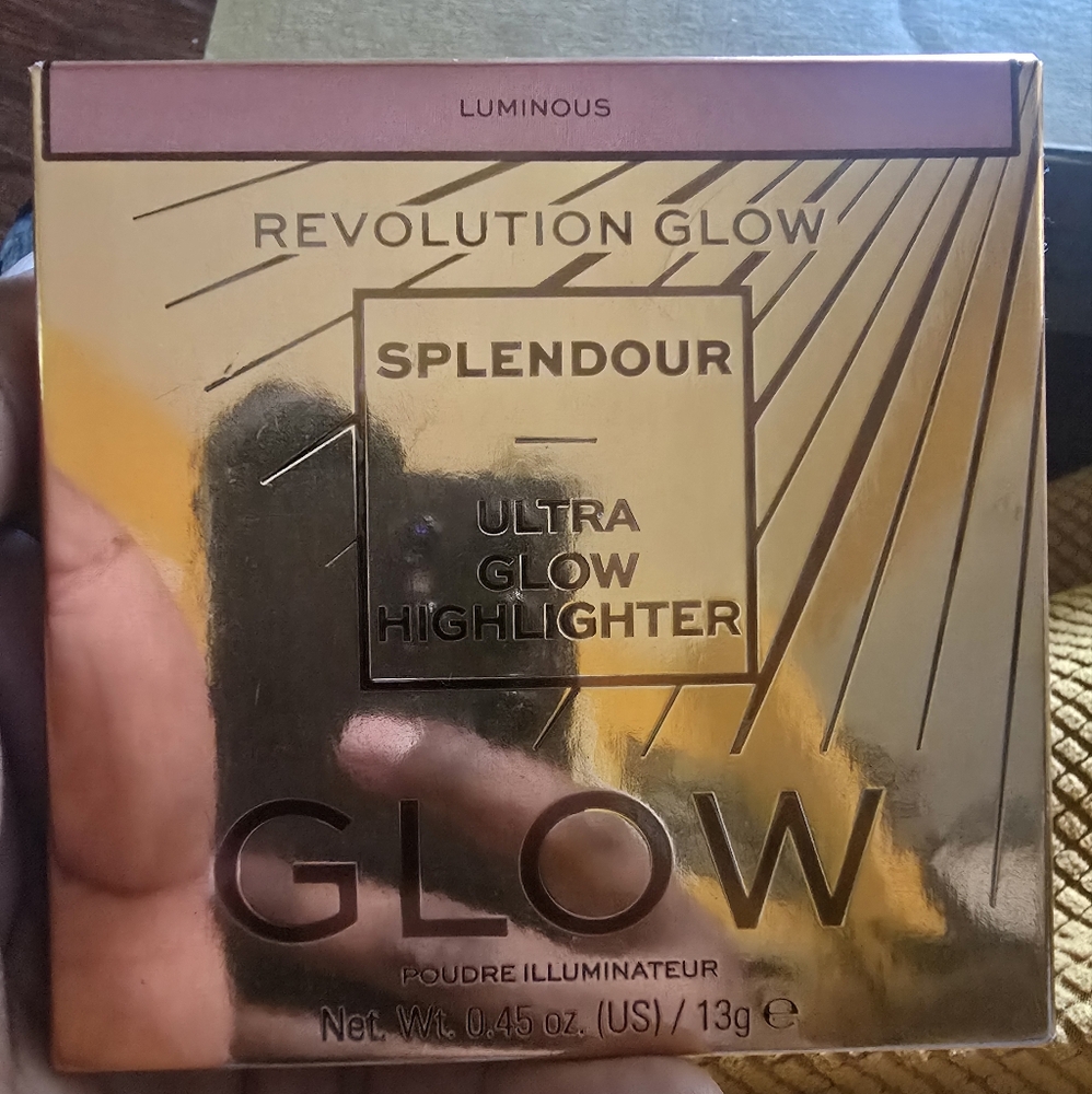 Revolution Glow Ultra Glow Highlighter